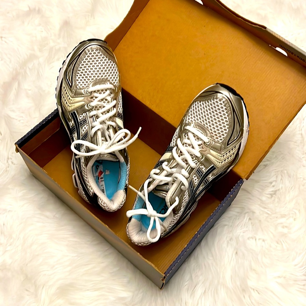 ASICS Sneakers Never worn..size 9